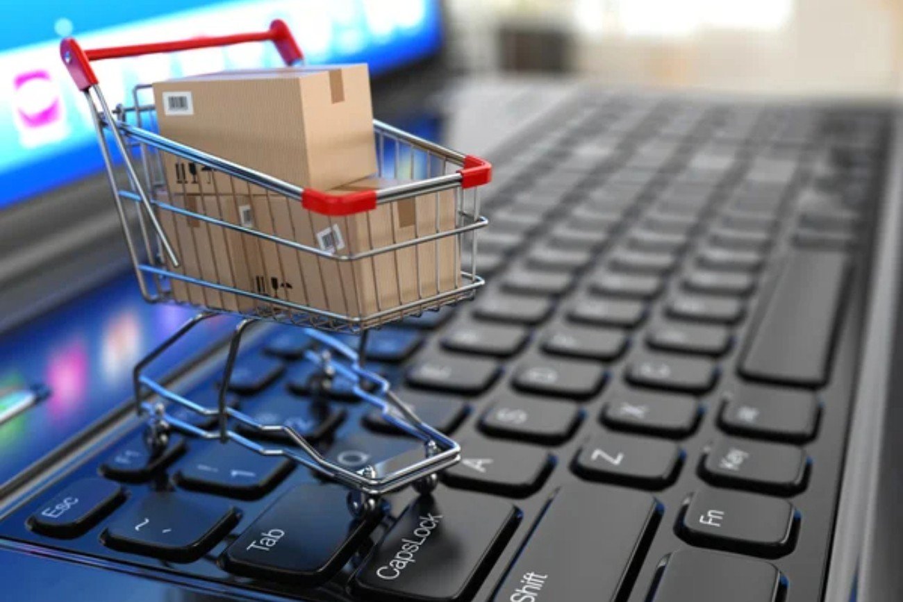 e-commerce-shopping-cart 1300x867-Photoroom